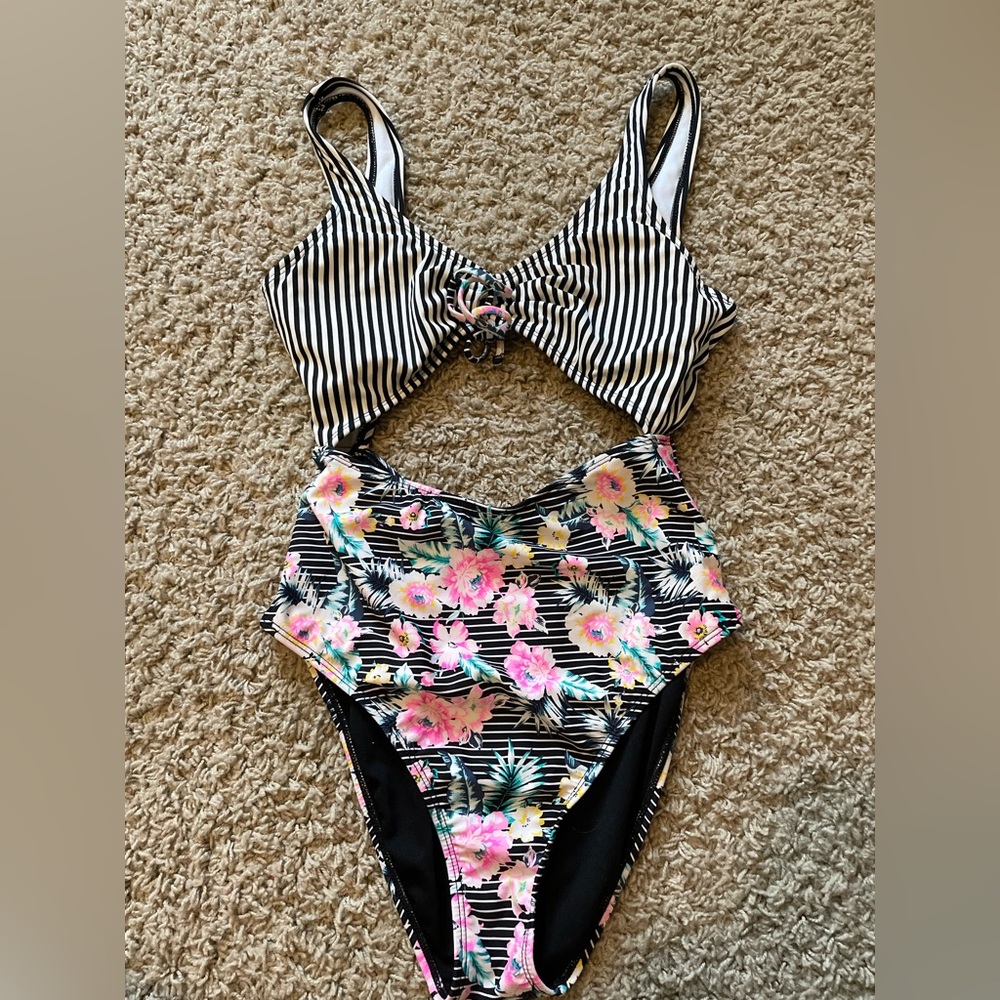 One piece bathing suit, size M